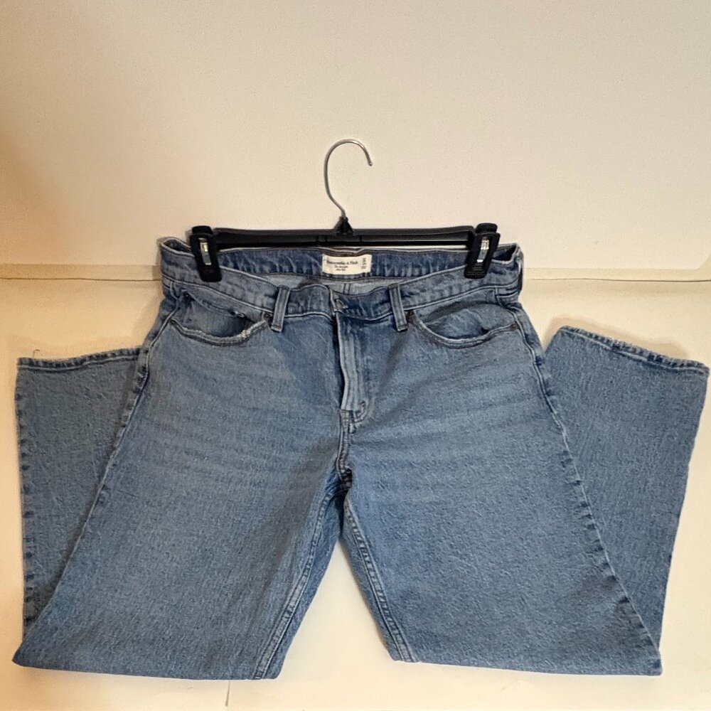 Abercrombie & Fitch Woman Mid Rise 90's Straight Medium Wash Jeans Size 32/14S